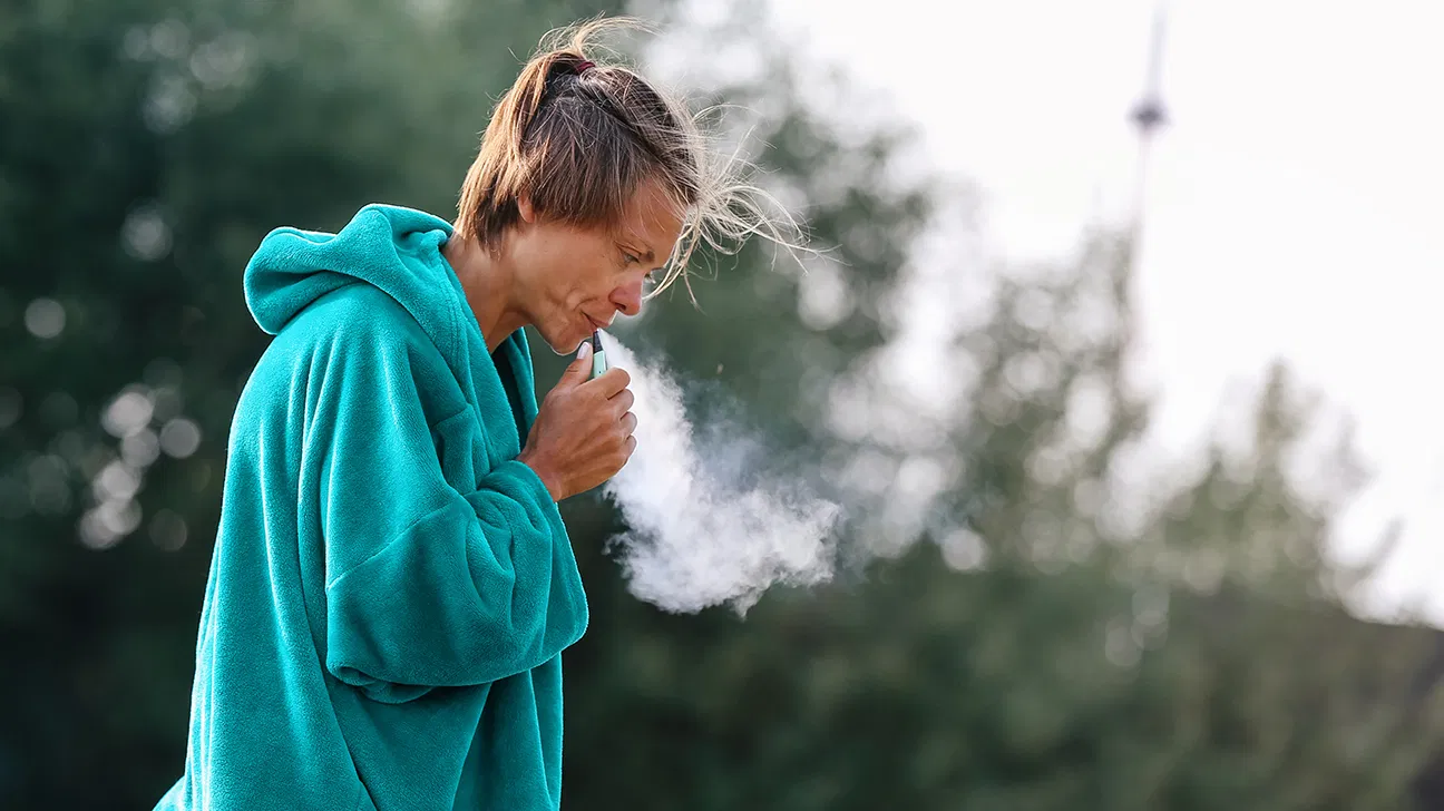 vaping and hydration, drinking water while vaping, vape user staying hydrated - Does Vaping Dehydrate You? What You Should Know