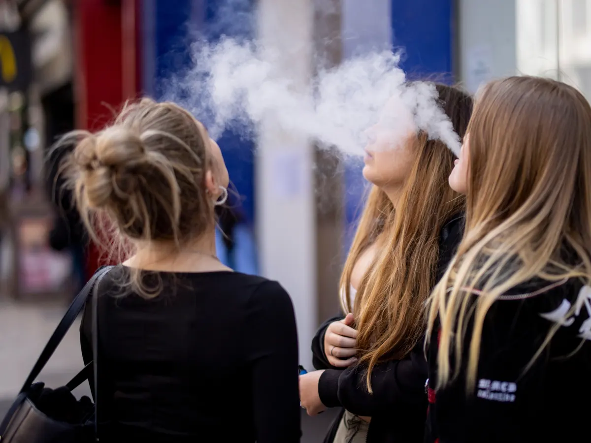 people vaping Australia rooftop bar, disposable vape cafe Perth, friends social vaping - Peer influence is no joke