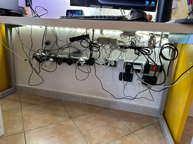 desk cluttered cables, tangled charging wires, many electronic devices charging - The situation is messy. I need your help : r/DeskCableManagement