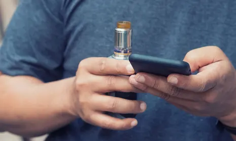 person scrolling phone looking at vape ads, online vape shop banner, disposable vape australia - New Australian laws banning vaping ads