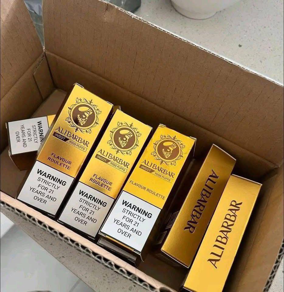 Sydney backyard BBQ vape, friends social vaping Australia, relaxed outdoor vape session - Free Joyful Vaping Friends Image - Friends, Vaping, Cafe ...