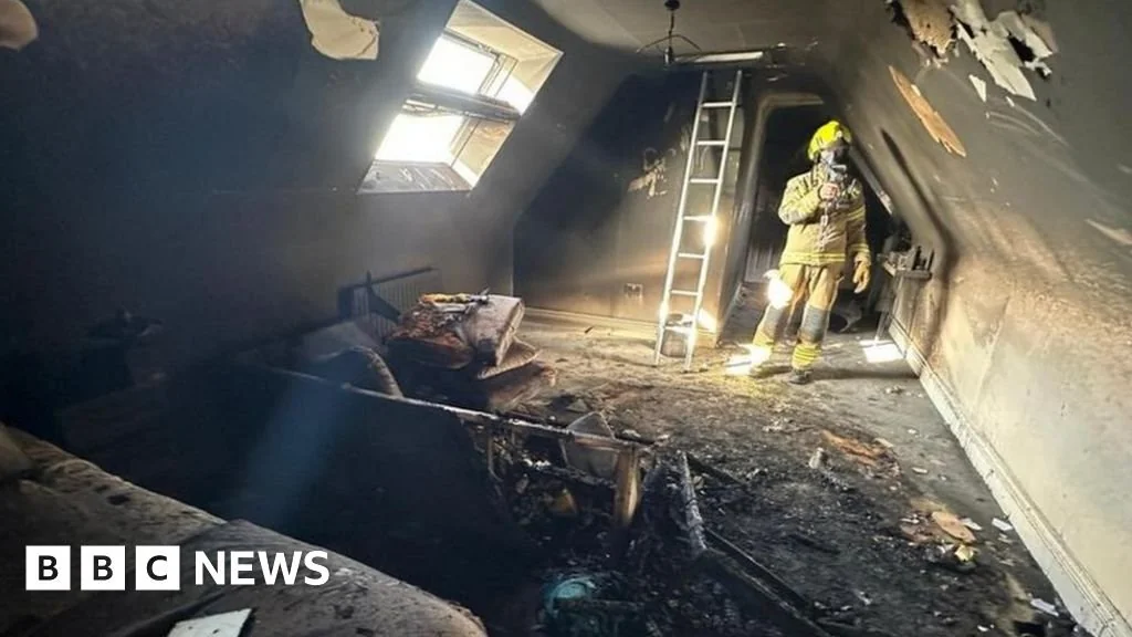 person charging vape overnight bedroom - Bedroom destroyed after vape left on charge : r/gadgets