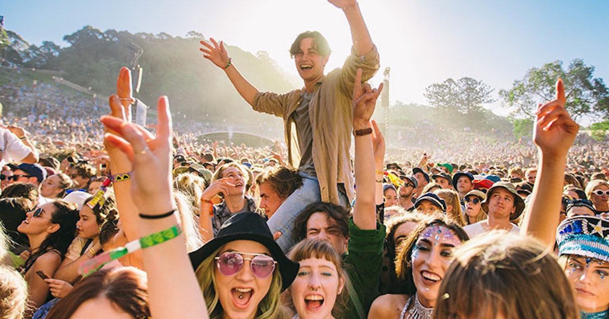 Byron Bay festival scene, people enjoying music festival vaping, outdoor festival high-capacity vape - Best Outdoor Activities in Byron Bay - Wicked Bucks