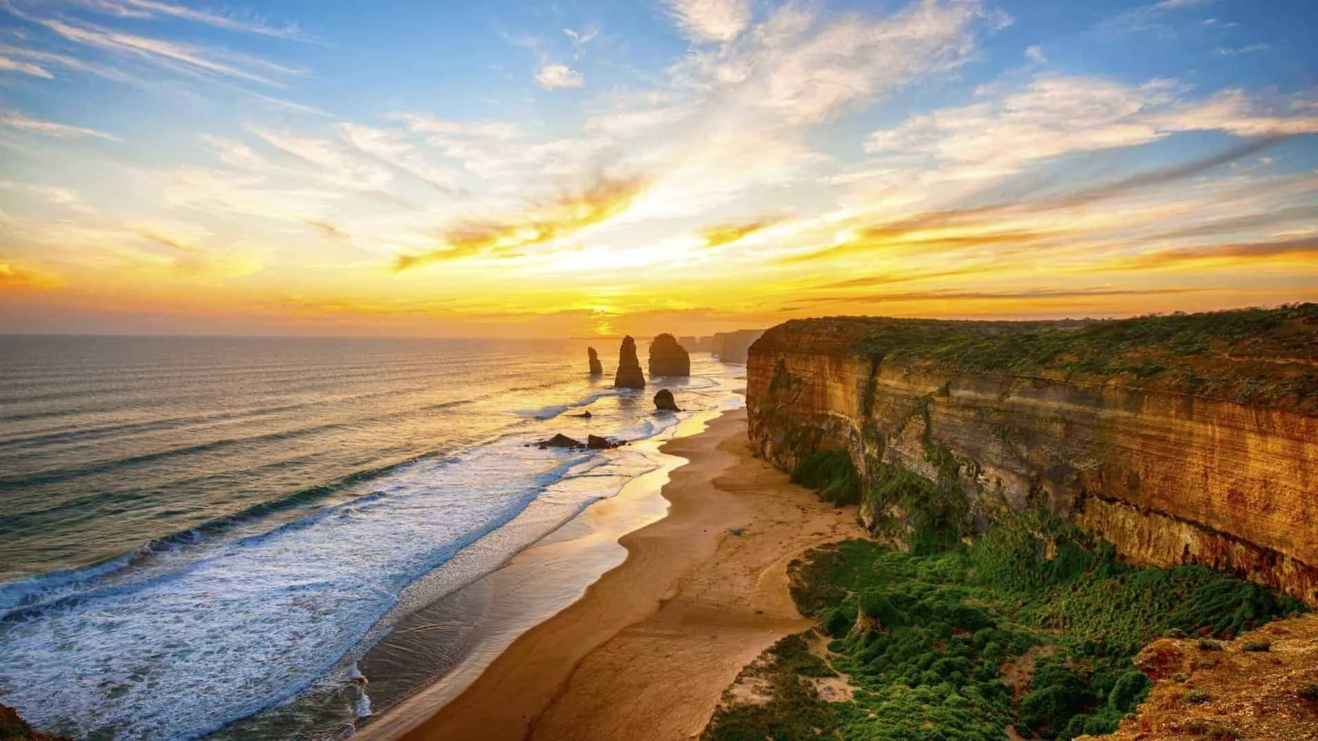 Australian road trip Great Ocean Road, car journey coastal road, scenic drive sunset Australia - The Great Ocean Road | An unmissable road trip in Australia