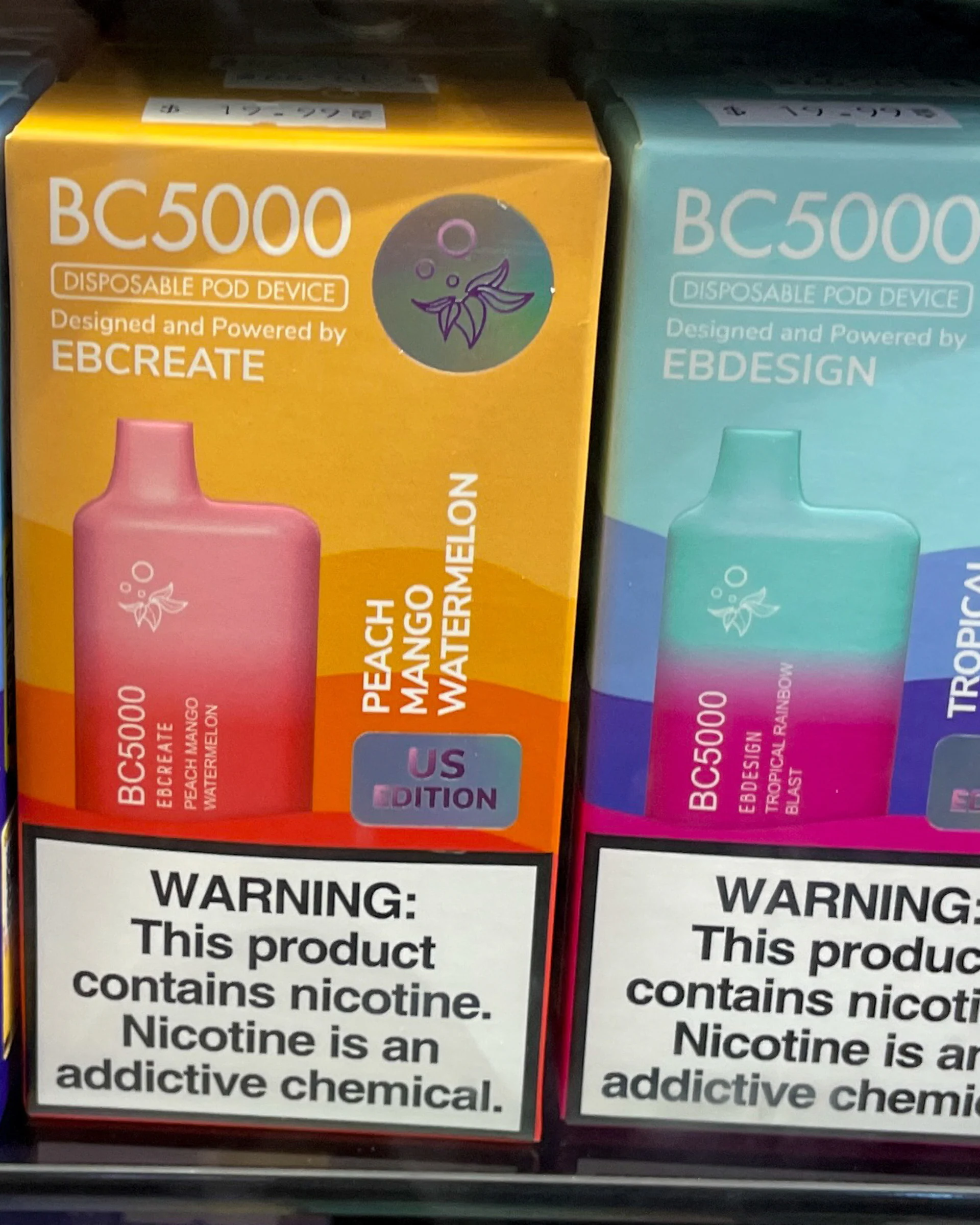 priming new disposable vape, unboxing vape first use, taking baby puffs e-cigarette - China e-cigarette titan behind