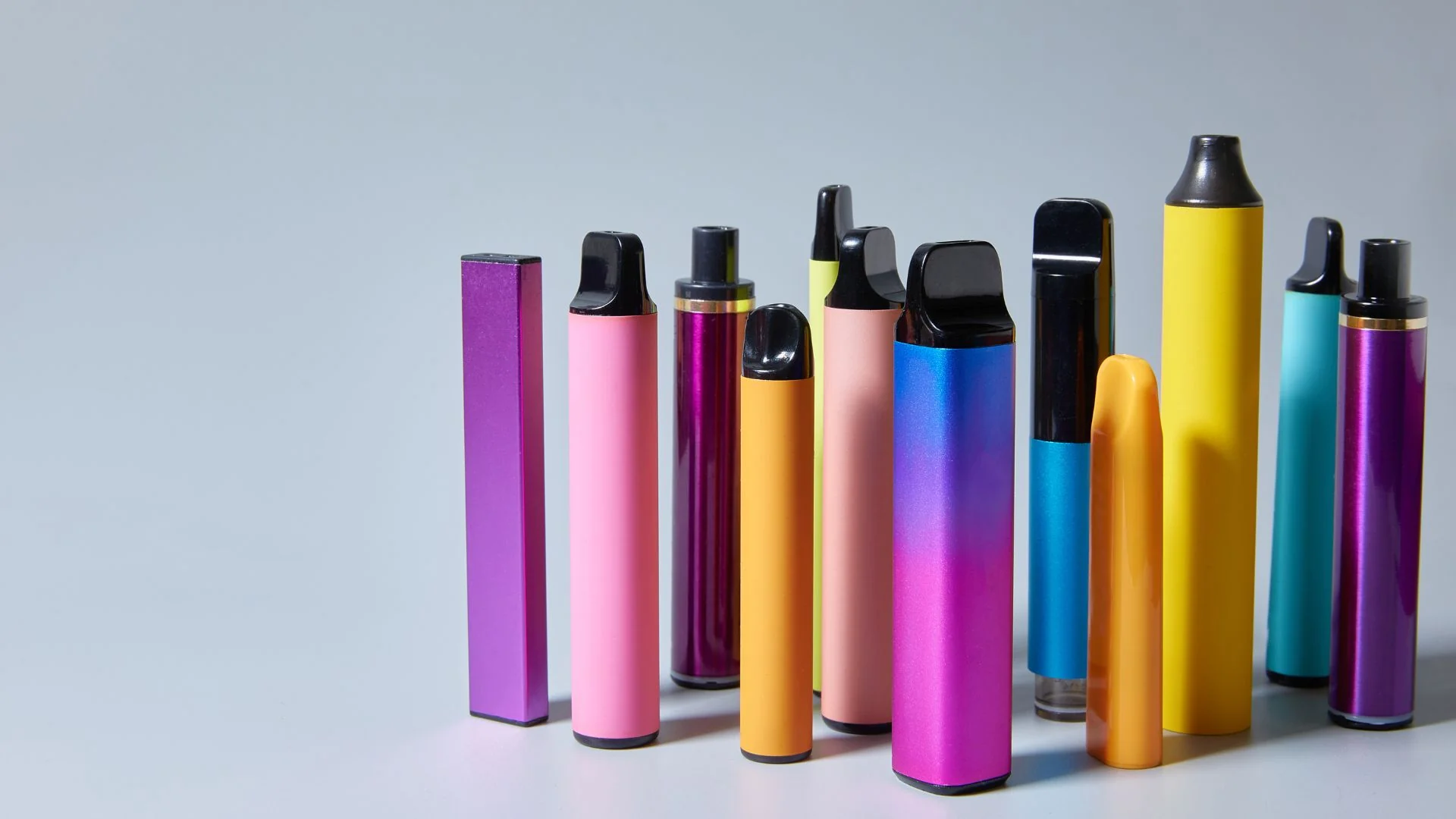 Variety of disposable vapes sizes, different vape designs comparison, diverse vape market options - Disposable Vapes VS Vape Kits – Vape Zone & Smokers Accessories